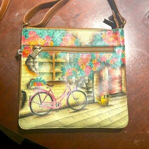 Anuschka cross body
Prim condition.
Non smoking home.